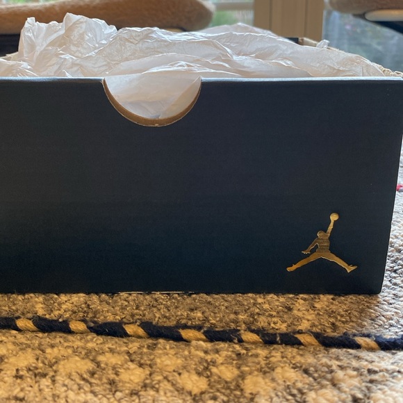 Air Jordan Legacy 312 Low (GS) size 5.5 Y  7 Women’s